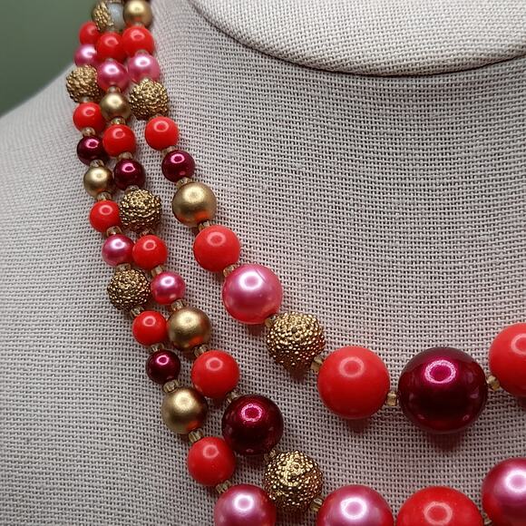 Vintage 1950s Red Pink Gold Beaded Necklace, Three Strands, Gold Tone, 15 Inch - Picture 4 of 11